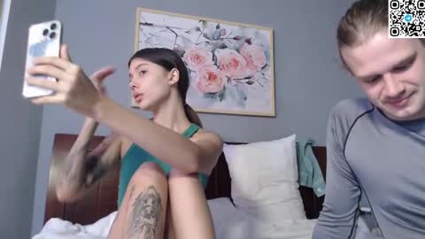 Sarah And Jon online show from 8, 3, 2025