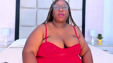 Snapshot of treisyvixen chatting on 25, 6, 2026 Treisy Vixen big ass online show from 25, 6, 2026