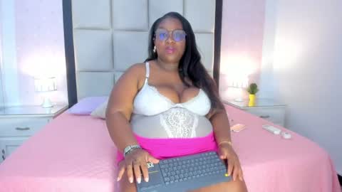 Snapshot of treisyvixen chatting on 23, 7, 2026 Treisy Vixen big ass online show from 23, 7, 2026