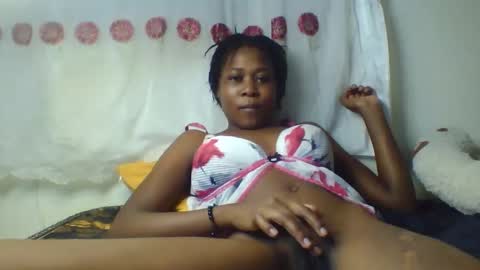 Snapshot of tresyamber chatting on 13, 5, 2026 tresyamber online show from 13, 5, 2026