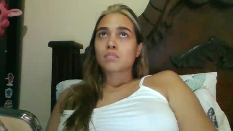Snapshot of triana_bell chatting on 2, 1, 2025 triana_bell online show from 2, 1, 2025