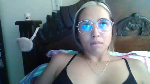 Snapshot of triana_bell chatting on 3, 2, 2025 triana_bell online show from 3, 2, 2025
