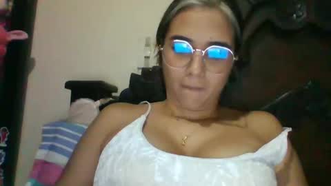 Snapshot of triana_bell chatting on 8, 2, 2025 triana_bell online show from 8, 2, 2025