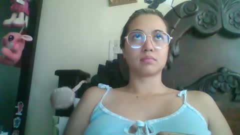 Snapshot of triana_bell chatting on 2, 3, 2025 triana_bell online show from 2, 3, 2025
