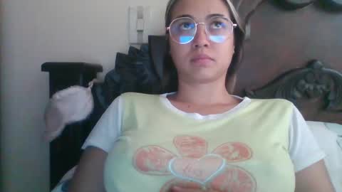 Snapshot of triana_bell chatting on 9, 3, 2025 triana_bell online show from 9, 3, 2025