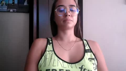 Snapshot of triana_bell chatting on 6, 7, 2026 triana_bell online show from 6, 7, 2026