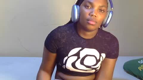 Snapshot of trina_z chatting on 4, 7, 2026 trina_z online show from 4, 7, 2026