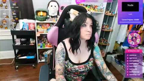 Snapshot of trinitykatze chatting on 15, 10, 2025 Trin Kat pet online show from 15, 10, 2025