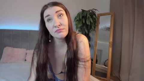 Mia online show from 7, 10, 2025