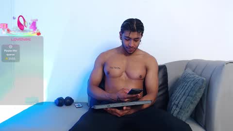 Snapshot of troy_lee1 chatting on 22, 9, 2025 online show from 22, 9, 2025