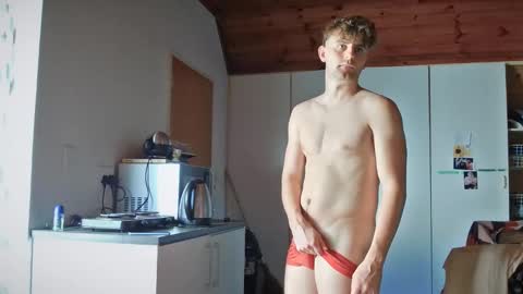 Snapshot of troy_w chatting on 18, 11, 2025 troy_w online show from 18, 11, 2025