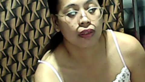 Snapshot of truefilipinabeauty chatting on 1, 4, 2026 emily online show from 1, 4, 2026