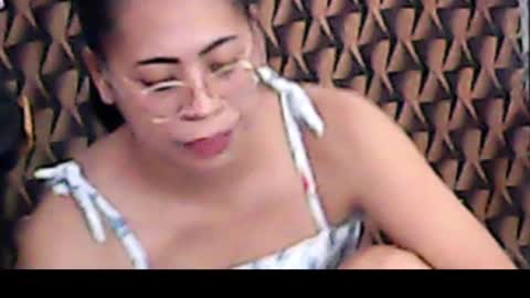 Snapshot of truefilipinabeauty chatting on 15, 4, 2026 emily online show from 15, 4, 2026