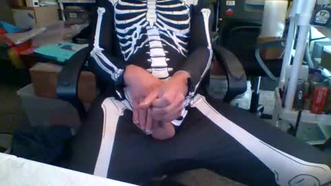 Snapshot of truk1976 chatting on 21, 10, 2025 truk1976 online show from 21, 10, 2025