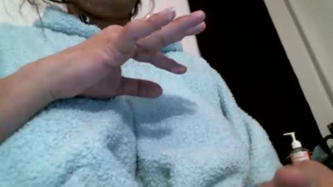 Snapshot of tsbellaflor chatting on 4, 2, 2025 Bella online show from 4, 2, 2025