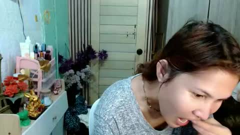 Snapshot of tsempress chatting on 17, 11, 2025 SHENA online show from 17, 11, 2025