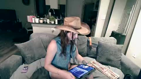 Snapshot of tslovelace chatting on 8, 10, 2025 tslovelace online show from 8, 10, 2025