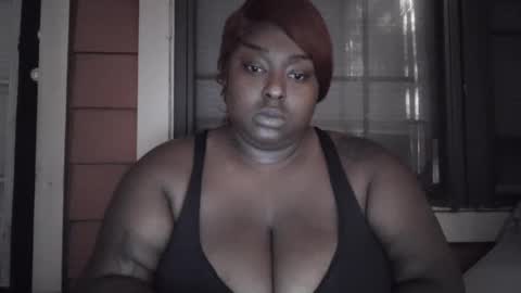 Snapshot of tsunamiiibee chatting on 9, 10, 2025 tsunamiiibee online show from 9, 10, 2025