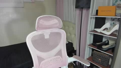 Snapshot of tsuncutrhein chatting on 12, 10, 2025 tsuncutrhein online show from 12, 10, 2025