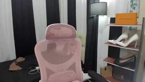 Snapshot of tsuncutrhein chatting on 30, 10, 2025 tsuncutrhein online show from 30, 10, 2025