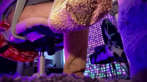 MOCHI NEXT DOOR online show from 14, 10, 2025