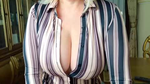 Snapshot of tunderose chatting on 17, 2, 2025 Tunde online show from 17, 2, 2025