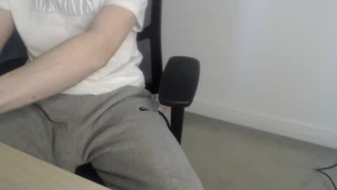 Snapshot of turnxyouon chatting on 18, 2, 2025 Ollie J online show from 18, 2, 2025