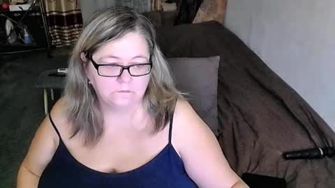 Snapshot of tviks chatting on 14, 12, 2025 Lana online show from 14, 12, 2025