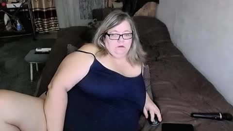 Snapshot of tviks chatting on 16, 12, 2025 Lana online show from 16, 12, 2025