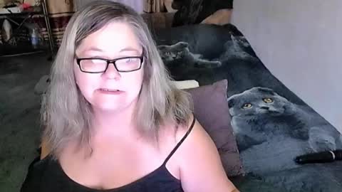 Snapshot of tviks chatting on 12, 1, 2026 Lana online show from 12, 1, 2026