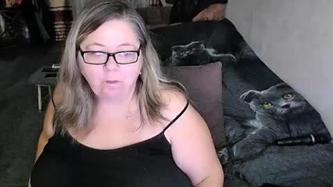 Snapshot of tviks chatting on 19, 2, 2026 Lana online show from 19, 2, 2026