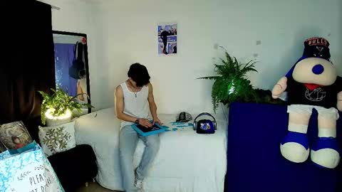 Snapshot of twink_sebas_ chatting on 17, 10, 2025 Bad boy sebastian online show from 17, 10, 2025