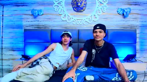 Snapshot of twinslovers_ chatting on 19, 9, 2025 twinslovers_ online show from 19, 9, 2025