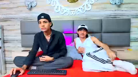 Snapshot of twinslovers_ chatting on 23, 9, 2025 twinslovers_ online show from 23, 9, 2025