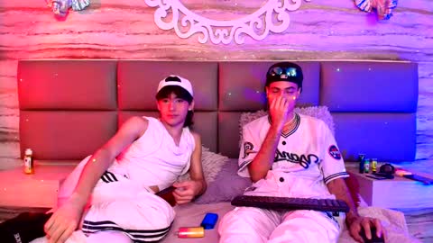 Snapshot of twinslovers_ chatting on 27, 9, 2025 twinslovers_ online show from 27, 9, 2025