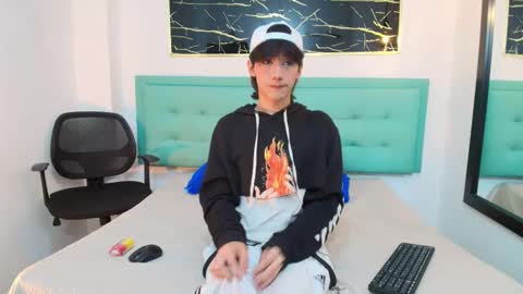 Snapshot of twinslovers_ chatting on 9, 10, 2025 twinslovers_ online show from 9, 10, 2025