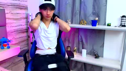 Snapshot of twinslovers_ chatting on 19, 10, 2025 twinslovers_ online show from 19, 10, 2025