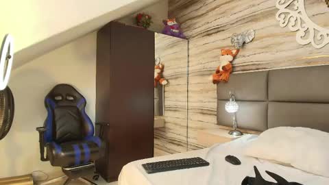 twinslovers_ online show from 11, 5, 2026
