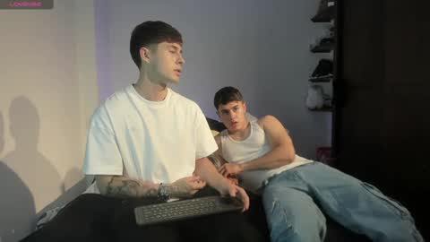 Snapshot of twintease chatting on 2, 2, 2025 twintease online show from 2, 2, 2025