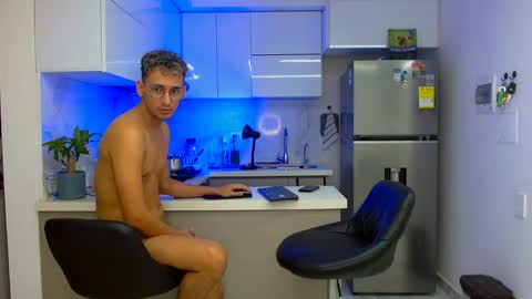 twoboyshot24 online show from 15, 4, 2026