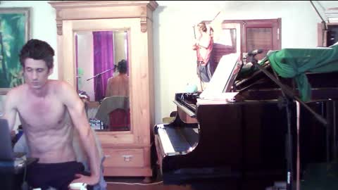 TobeBritta online show from 1, 2, 2025