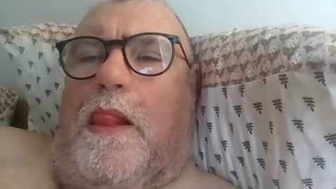 Snapshot of twohats2810 chatting on 4, 7, 2026 twohats2810 online show from 4, 7, 2026