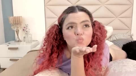 Twiggy online show from 4, 2, 2026