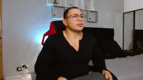 tyler_hank1 online show from 2, 12, 2025