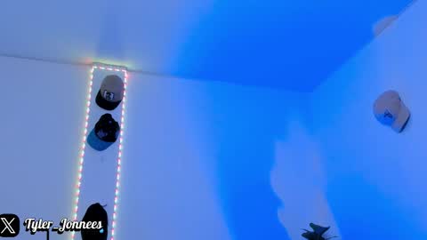 Snapshot of tyler_jonnes chatting on 23, 11, 2025 Tyler online show from 23, 11, 2025