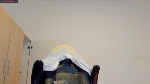     online show from 25, 1, 2025