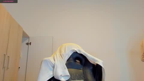     online show from 25, 1, 2025