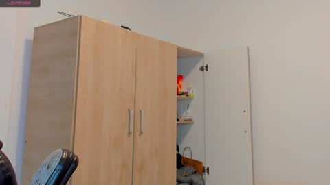     online show from 7, 2, 2025