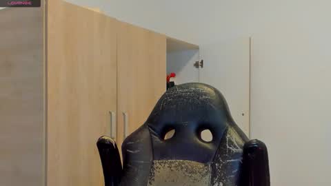     online show from 10, 9, 2025