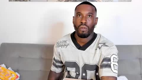 Snapshot of tyron_rulers chatting on 3, 11, 2025 Dvid Rullers online show from 3, 11, 2025